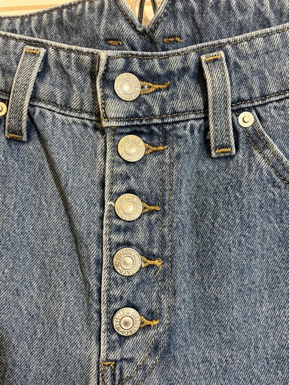 Levi's High Waisted Mom Jean Size 26 - Picture 2 of 8